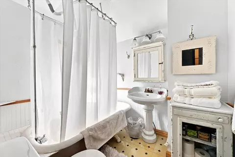 Bath - 91 Forest Ave, Deadwood, SD 57732 photo 1 of 1