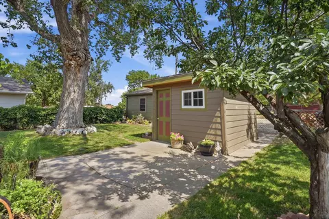 Exterior - 207 8th Ave, Belle Fourche, SD 57717 photo 5 of 13
