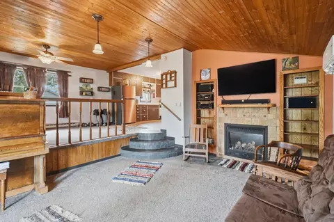 Living - 207 8th Ave, Belle Fourche, SD 57717 photo 2 of 2