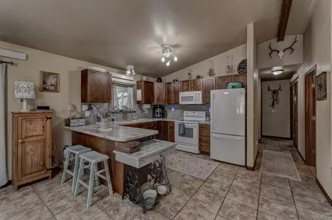 Kitchen - 25595 Moonlight Dr, Edgemont, SD 57735 photo 2 of 3