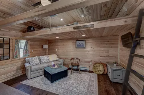 Living - 25595 Moonlight Dr, Edgemont, SD 57735 photo 5 of 5