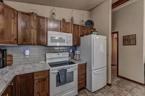 Kitchen - 25595 Moonlight Dr, Edgemont, SD 57735 photo 3 of 3
