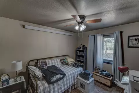 Bedroom - 25595 Moonlight Dr, Edgemont, SD 57735 photo 2 of 3