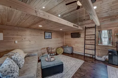 Living - 25595 Moonlight Dr, Edgemont, SD 57735 photo 4 of 5