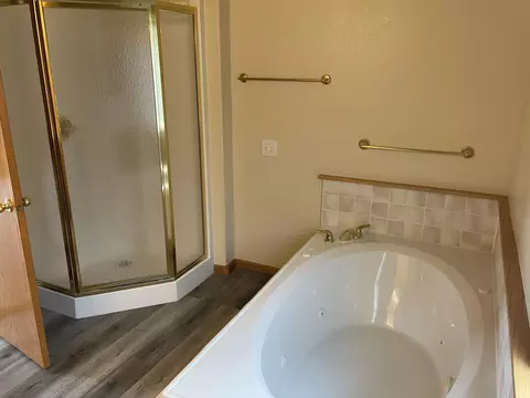 Bath - 633 Maple Dr, Spearfish, SD 57783 photo 1 of 3
