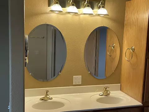 Bath - 633 Maple Dr, Spearfish, SD 57783 photo 2 of 3