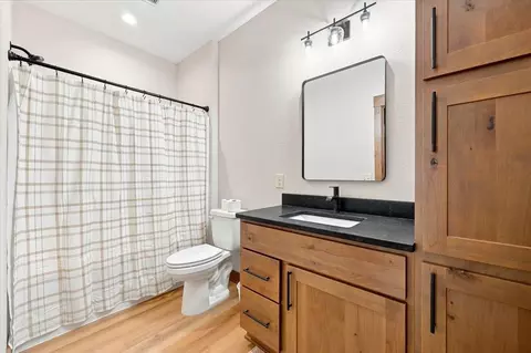 Bath - 11265 Westwind Ct, Lead, SD 57754 photo 4 of 5