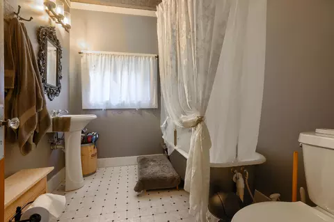 Bath - 46 Denver Ave, Deadwood, SD 57732 photo 1 of 1