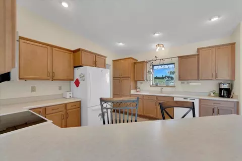 Kitchen - 25139 Renegade Pass, Custer, SD 57730 photo 3 of 4