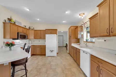 Kitchen - 25139 Renegade Pass, Custer, SD 57730 photo 2 of 4
