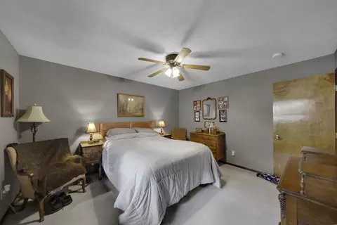 Bedroom - 25604 Mountain Shadow Rd, Edgemont, SD 57735 photo 2 of 6