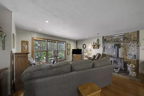 Living - 25604 Mountain Shadow Rd, Edgemont, SD 57735 photo 2 of 3