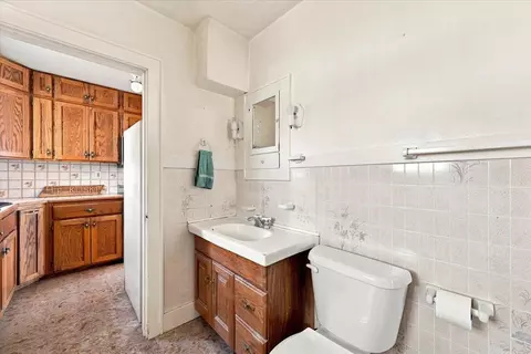 Bath - 1004 St Joseph St, Spearfish, SD 57783 photo 1 of 2