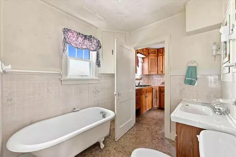 Bath - 1004 St Joseph St, Spearfish, SD 57783 photo 2 of 2