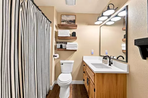 Bath - 21097 Stewart Slope Rd, Lead, SD 57754 photo 1 of 2