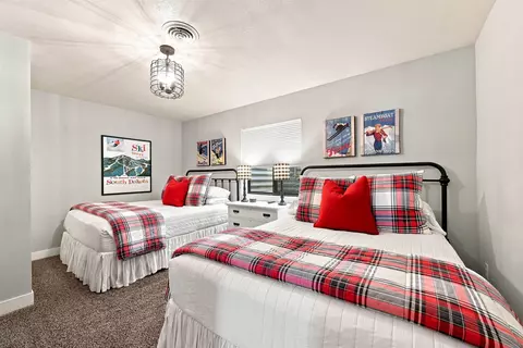 Bedroom - 21097 Stewart Slope Rd, Lead, SD 57754 photo 1 of 4