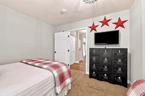 Bedroom - 21097 Stewart Slope Rd, Lead, SD 57754 photo 2 of 4