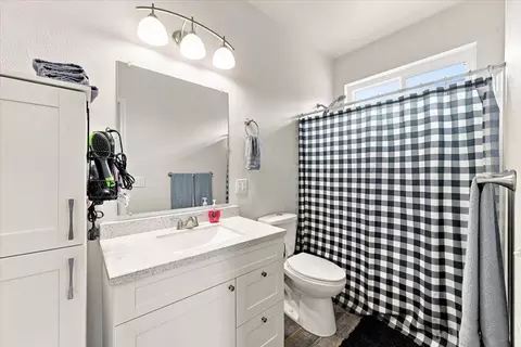 Bath - 719 Zenith St, Belle Fourche, SD 57717 photo 1 of 3