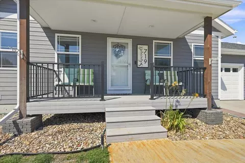Exterior - 719 Zenith St, Belle Fourche, SD 57717 photo 3 of 5