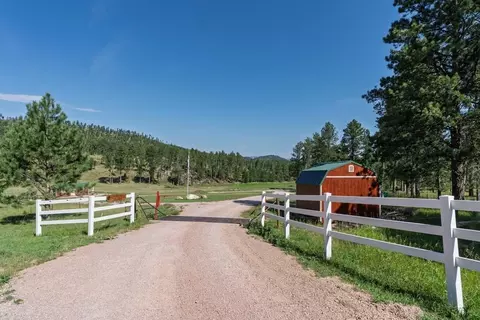 25555 Glen Erin Rd, Custer, SD 57730 photo 2