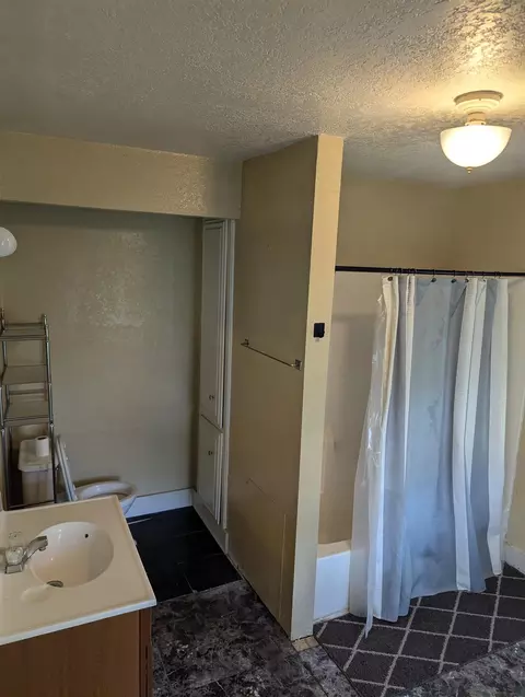 Bath - 820 Montgomery St, Custer, SD 57730 photo 1 of 2