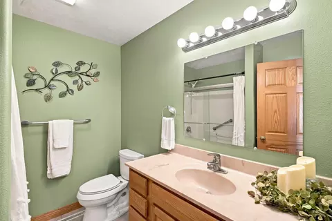 Bath - 314 Cottage Hill Ln, Spearfish, SD 57783 photo 2 of 3