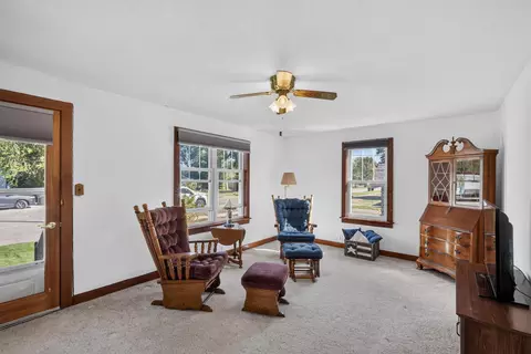 Living - 620 Lawrence St, Belle Fourche, SD 57717 photo 1 of 2