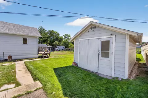 Exterior - 620 Lawrence St, Belle Fourche, SD 57717 photo 4 of 6