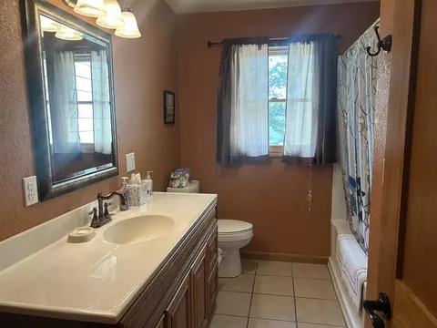 Bath - 605 1st Ave, Bison, SD 57620 photo 2 of 4