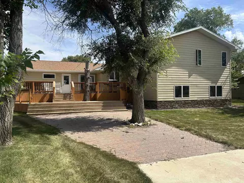 Exterior - 605 1st Ave, Bison, SD 57620 photo 7 of 8