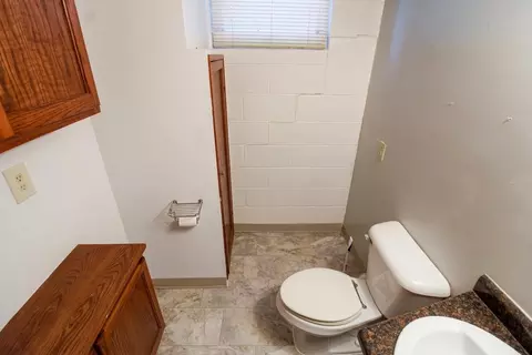 Bath - 2067 11th Ave, Belle Fourche, SD 57717 photo 4 of 4