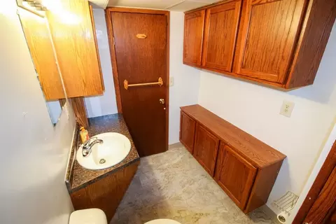 Bath - 2067 11th Ave, Belle Fourche, SD 57717 photo 3 of 4