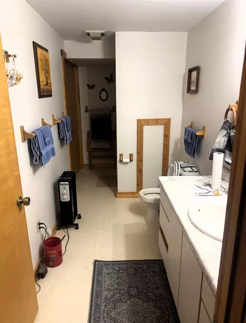 Bath - 604 Douglas Rd, Sundance, WY 82729 photo 1 of 2