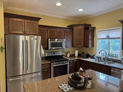 Kitchen - 20786 Mountain Ct, Sturgis, SD 57785 photo 2 of 2