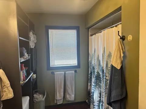 Bath - 10 Wagon Wheel Dr, Spearfish, SD 57783 photo 1 of 3