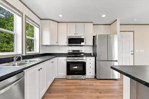 Kitchen - 314 Summit St, Belle Fourche, SD 57717 photo 3 of 3
