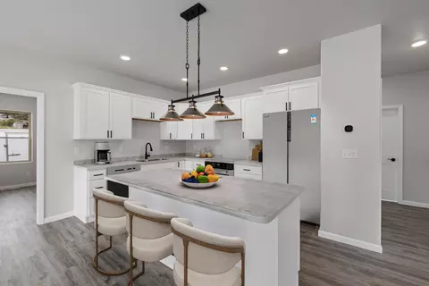 Kitchen - 956 Ponderosa St, Custer, SD 57730 photo 2 of 6