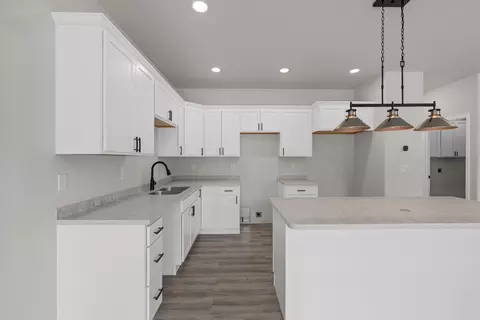Kitchen - 956 Ponderosa St, Custer, SD 57730 photo 6 of 6
