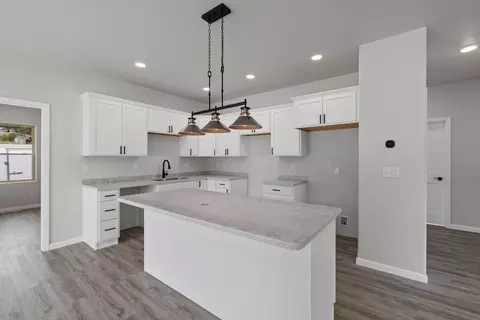 Kitchen - 956 Ponderosa St, Custer, SD 57730 photo 3 of 6