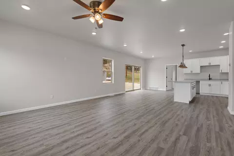 Living - 956 Ponderosa St, Custer, SD 57730 photo 2 of 4