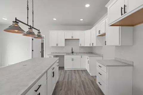 Kitchen - 956 Ponderosa St, Custer, SD 57730 photo 4 of 6