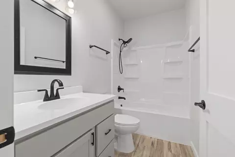 Bath - 956 Ponderosa St, Custer, SD 57730 photo 4 of 4