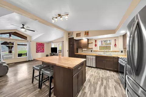 Kitchen - 25555 Highway 385, Custer, SD 57730 photo 3 of 3