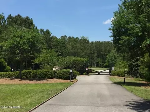 39 Foxchase Ln, Bluffton, SC 29910 photo 2