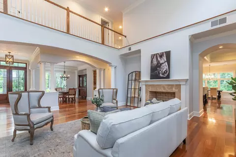33 Hampton Ln, Bluffton, SC 29910 photo 8