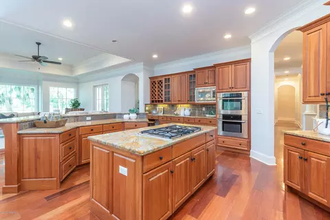 33 Hampton Ln, Bluffton, SC 29910 photo 14