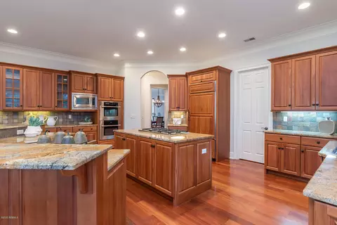 33 Hampton Ln, Bluffton, SC 29910 photo 11