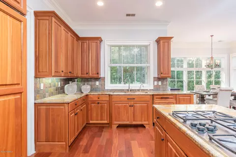 33 Hampton Ln, Bluffton, SC 29910 photo 13