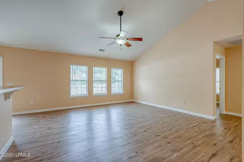8 Spruce Dr, Bluffton, SC 29910 photo 3