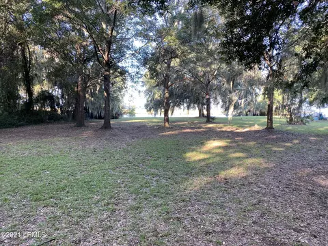 101 Jenkins Bluff Dr, Saint Helena Island, SC 29920